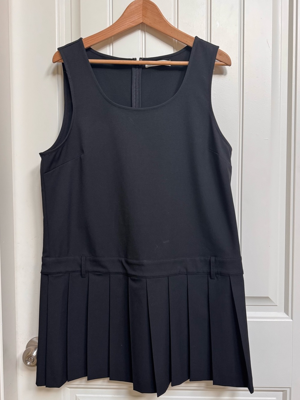 Oak + Fort Black Pleated Scoop Neck Mini Dress. Size L